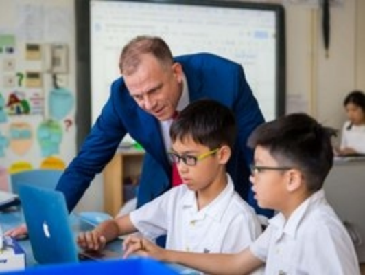 孩子目前是初中,想要高中去香港读书,需要准备什么?