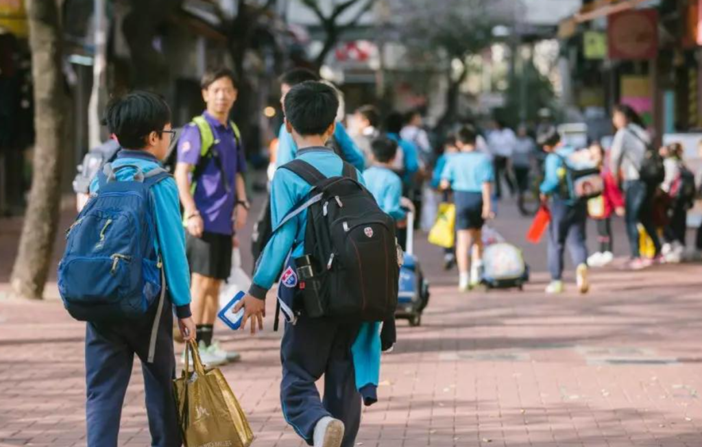 香港永居和非永居,上学待遇差多少?别等7年,现在就能读