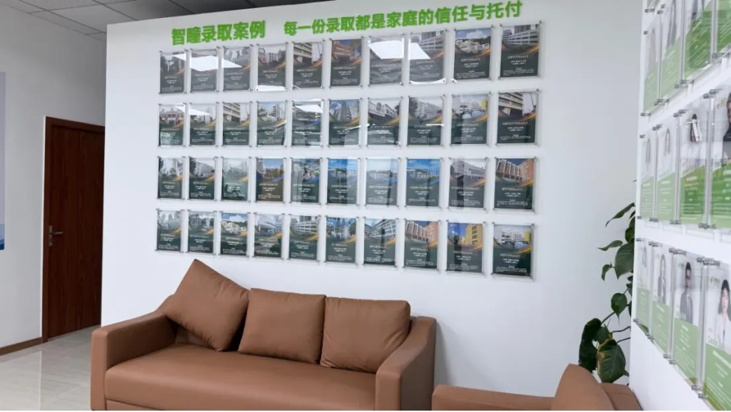 2027中国香港插班上岸真相!冲刺Band1名校不靠海投,这套精准择校+备考攻略才是王道
