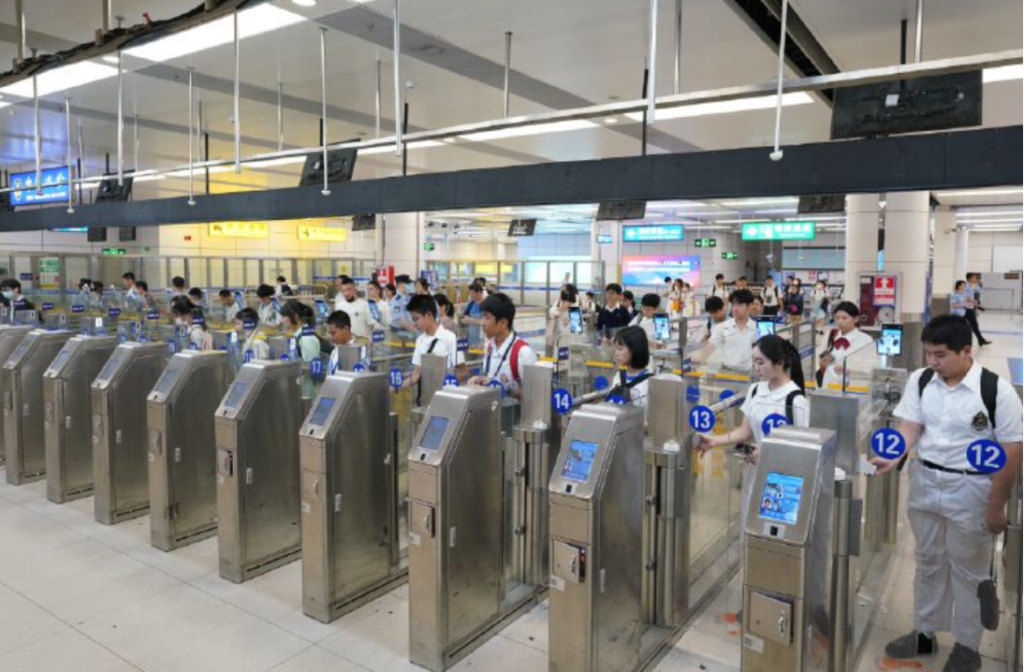 深港跨境上学全攻略:通勤方式、过关技巧、时间管理
