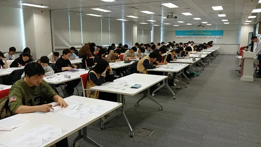 二胎妈妈吵翻:来香港读书,到底选官津、直资还是国际学校?