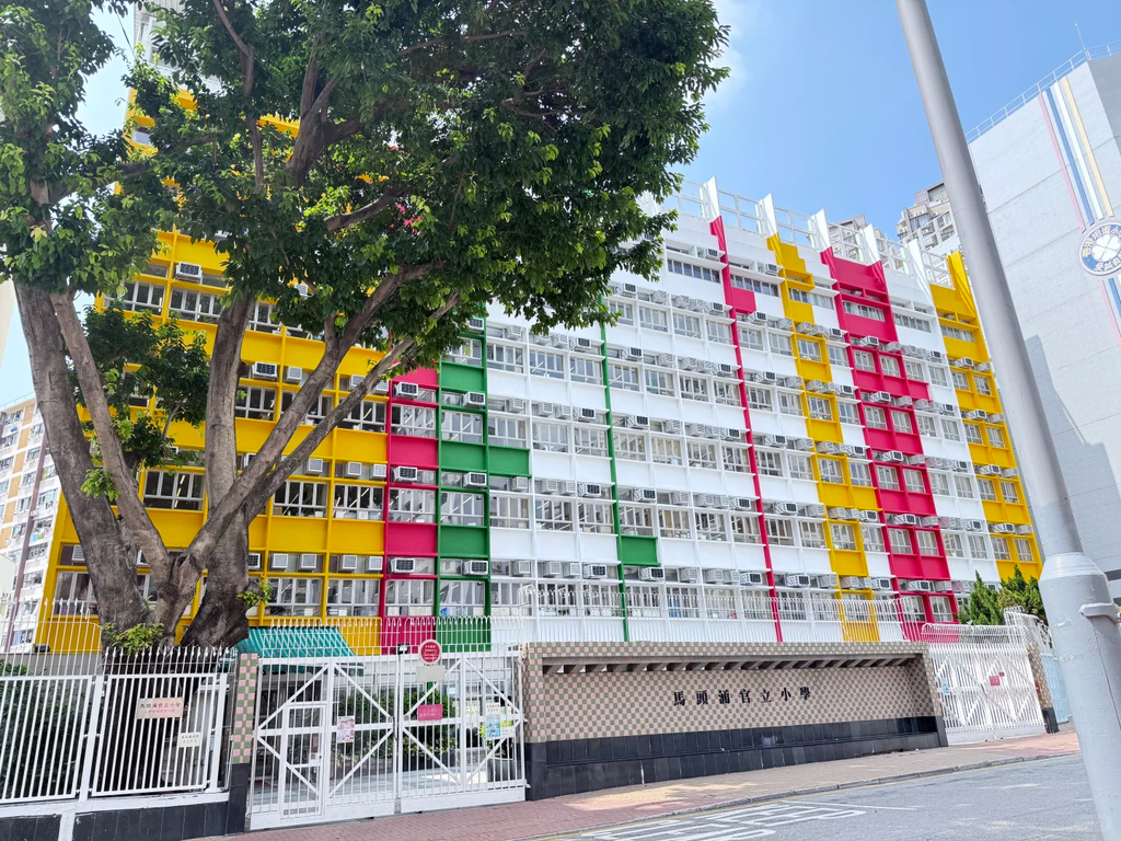 准备2027年春季或者2027年秋季香港插班，转学到香港读书，别盲目冲刺名校，科学规划才容易上岸！