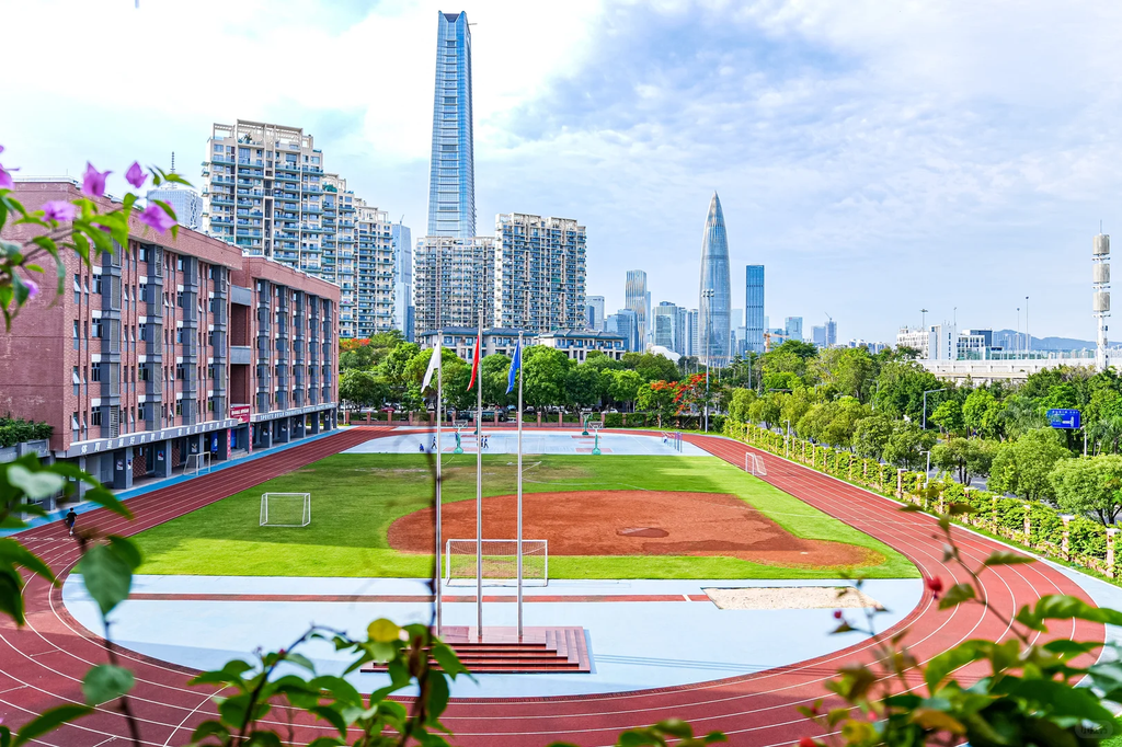 深圳南山外国语中二战香港插班，他凭什么连拿3所中学Offer