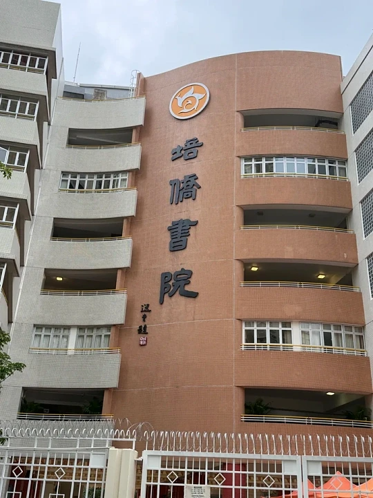 揭秘!都在说香港缩班,这几所直资的插班位反而被抢爆了